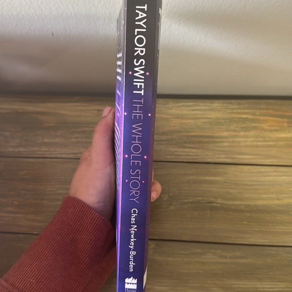 Book: Taylor Swift The Whole Story paperback - Picture 3 of 3